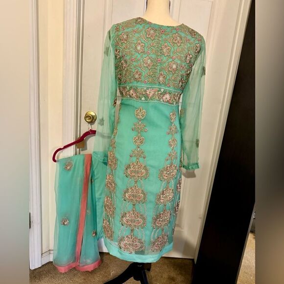 PAKISTANI CUSTOM DESIGNED EMBROIDERED DRESS 3 PIECE - Picture 8 of 9